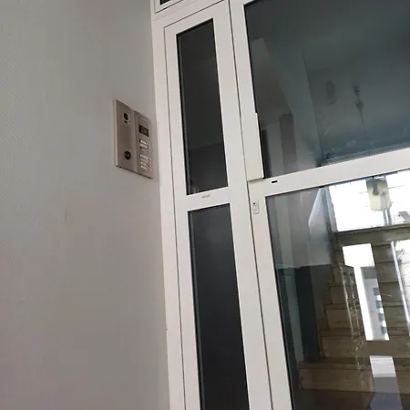 Ensoleille Avec Terrasse Pres De La Gare, 60m2 Lejlighed