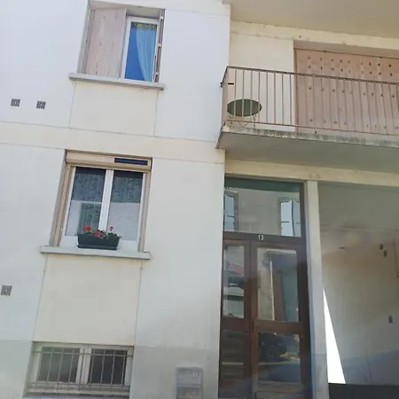 Ensoleille Avec Terrasse Pres De La Gare, 60m2 *