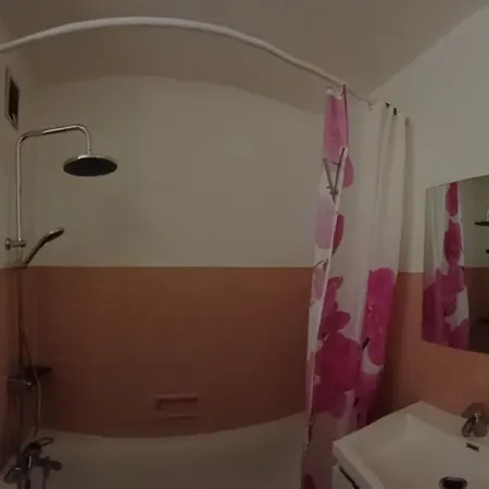 Ensoleille Avec Terrasse Pres De La Gare, 60m2 *