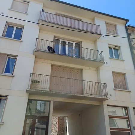 Ensoleille Avec Terrasse Pres De La Gare, 60m2 * Aurillac