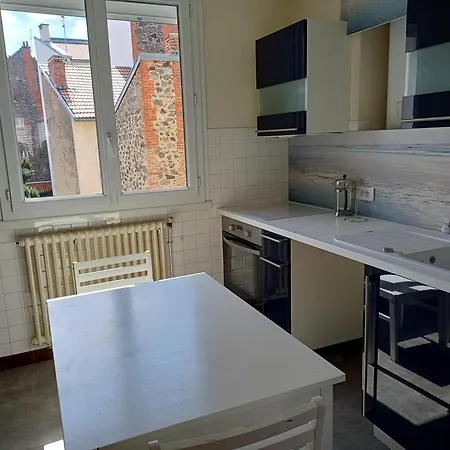 Ensoleille Avec Terrasse Pres De La Gare, 60m2 *